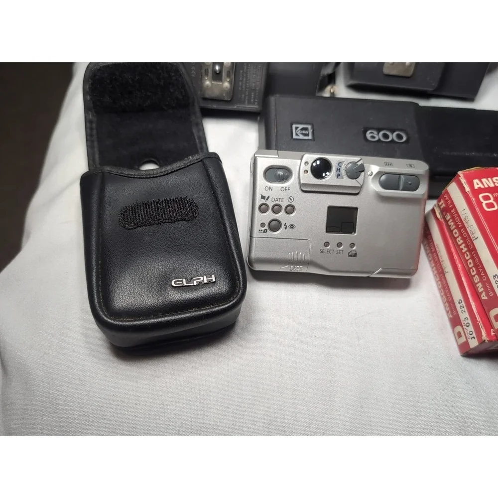 Huge Lot Vintage Camera Equipment Kodak Polaroid Cannon Flashes Cameras Lenses - Picture 3 of 15